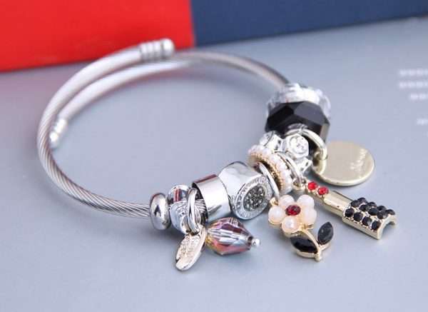pulsera charms lips and lipstick negra - Imagen 3