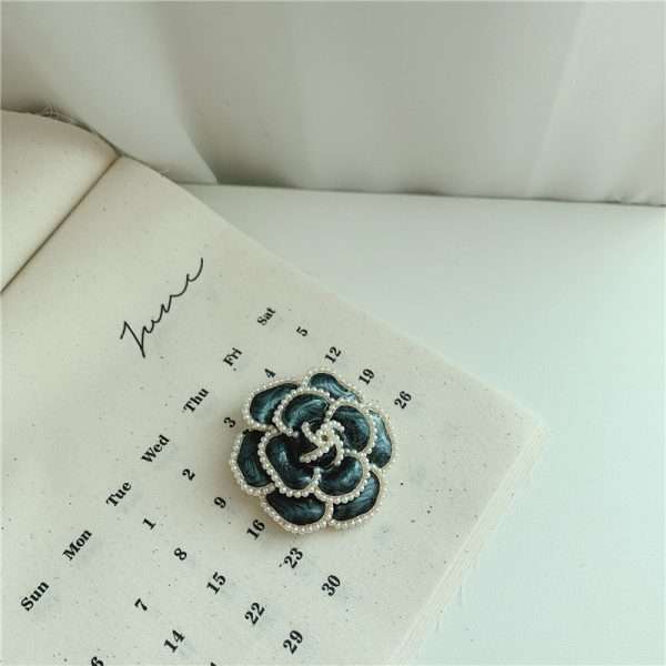 broche camelia negra