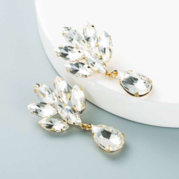 aretes gota blanca