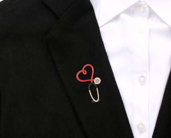 broche estetoscopio red heart - Imagen 8