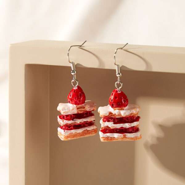 aretes strawberry cake