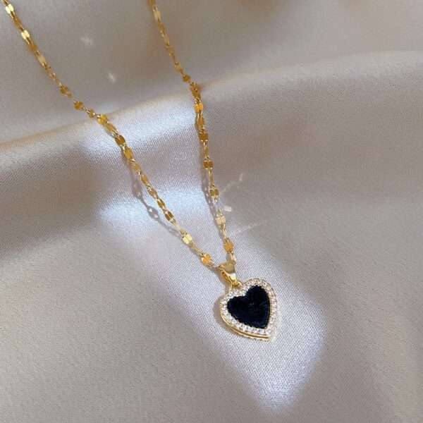 cadena corazon negro + blanco nacarado