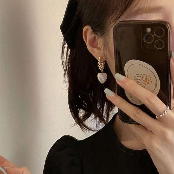 aretes argollas perla white heart - Imagen 4