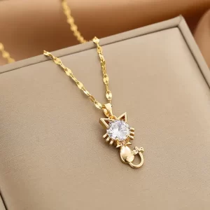 Cadena Molly cat zircon
