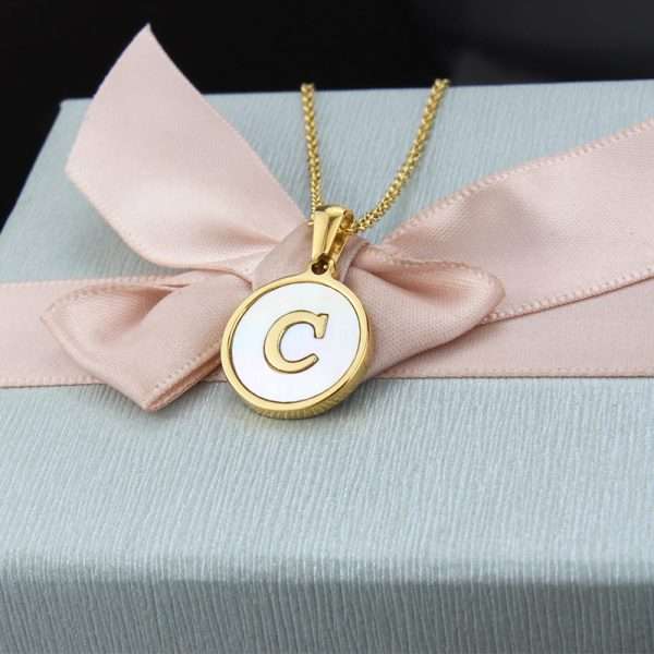cadena letras round shell  C