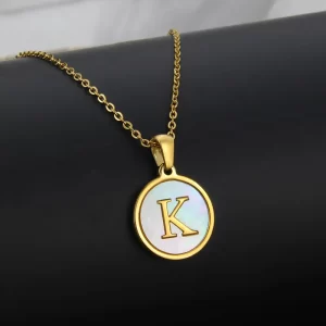 cadena letras round shell K