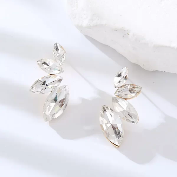 aretes hojas blancas