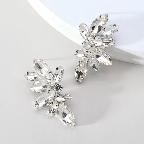 aretes  hojas rhinestones blancas