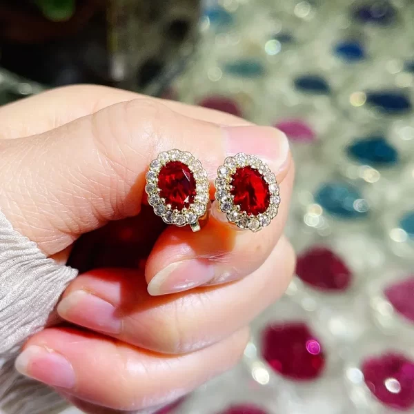 aretes broche de clip zircon ovalo rojo