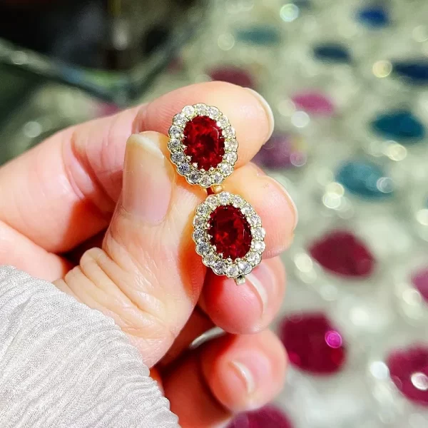 aretes broche de clip zircon ovalo rojo - Imagen 2