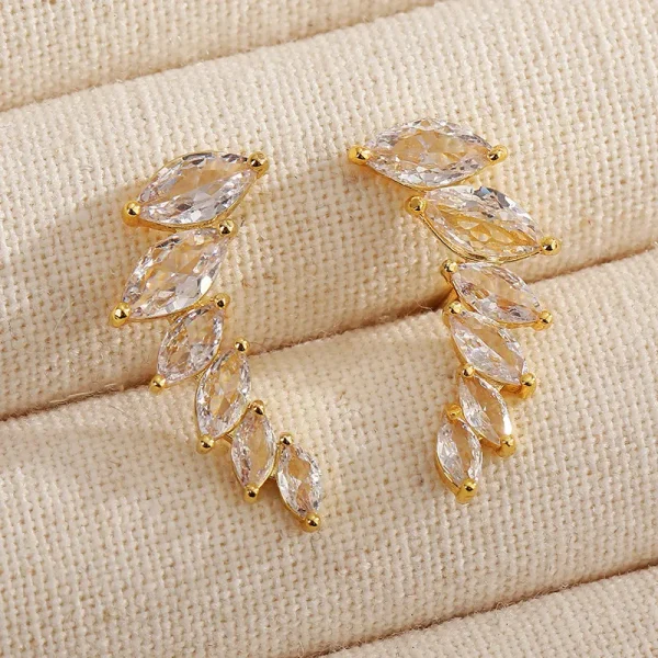 aretes hojas romanas zircon golden - Imagen 3