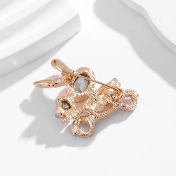 Broche conejito en moto vespa - Imagen 3