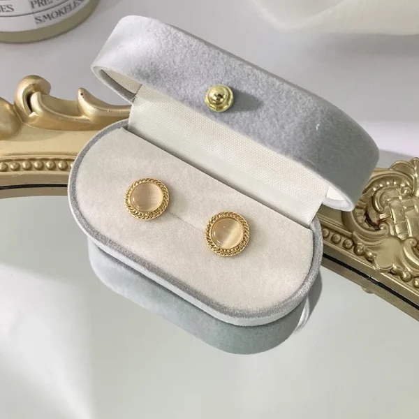 aretes broche de clip trenzados beige